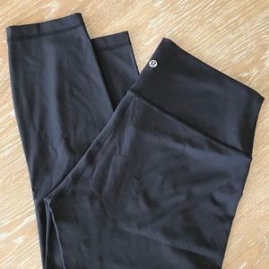 Lululemon Black Capri leggings, perfect condition!